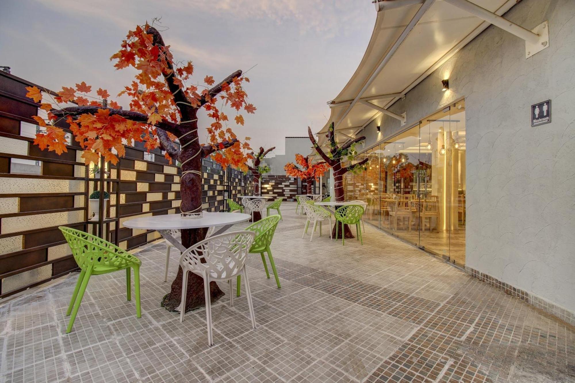 Hotel Townhouse Geetraj Near Shalimar Gateway Lucknow Esterno foto