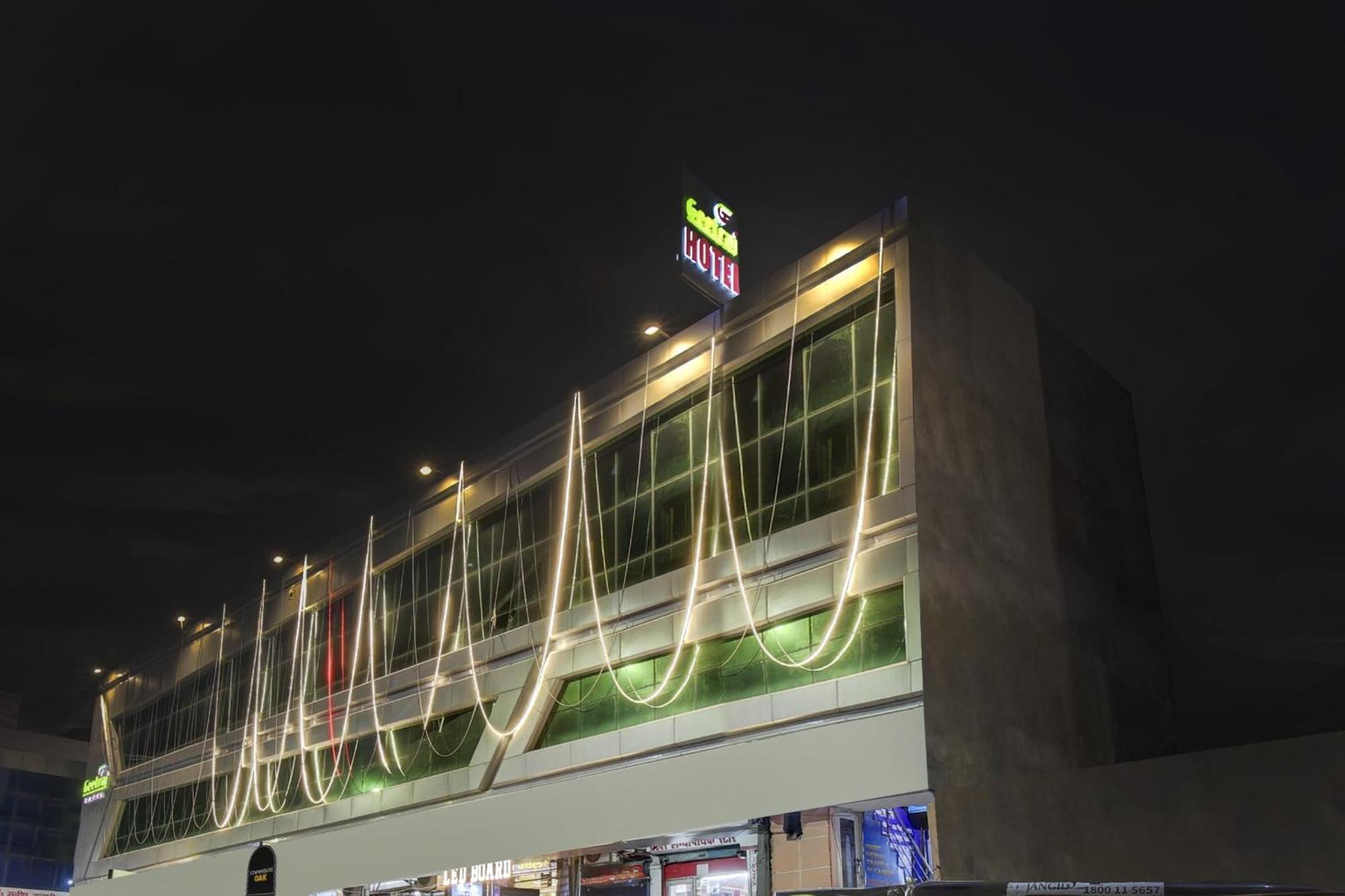 Hotel Townhouse Geetraj Near Shalimar Gateway Lucknow Esterno foto