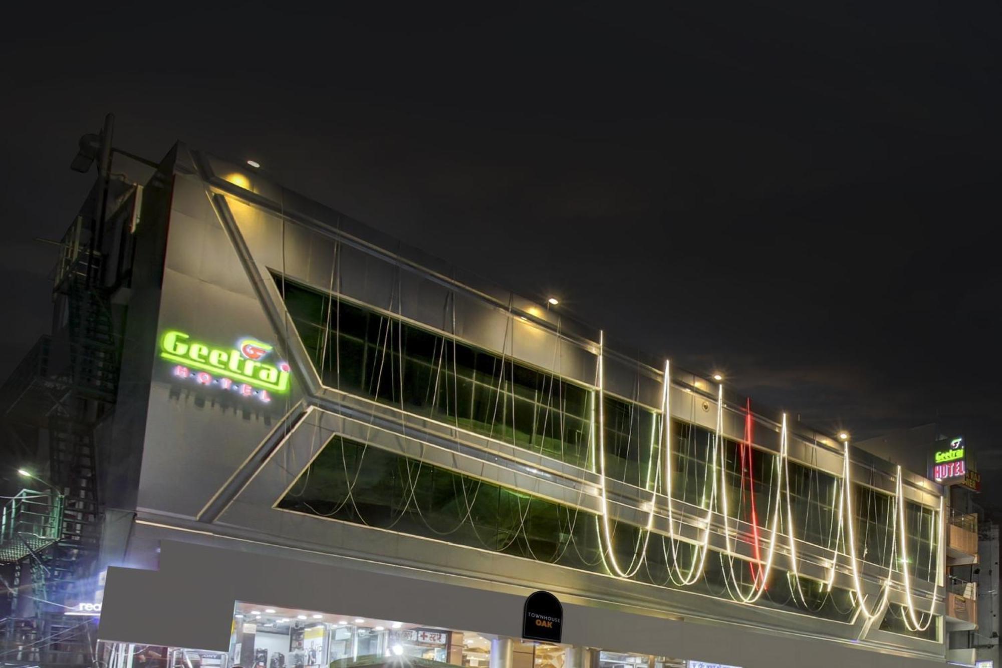 Hotel Super Townhouse Geetraj Near Shalimar Gateway Lucknow Esterno foto