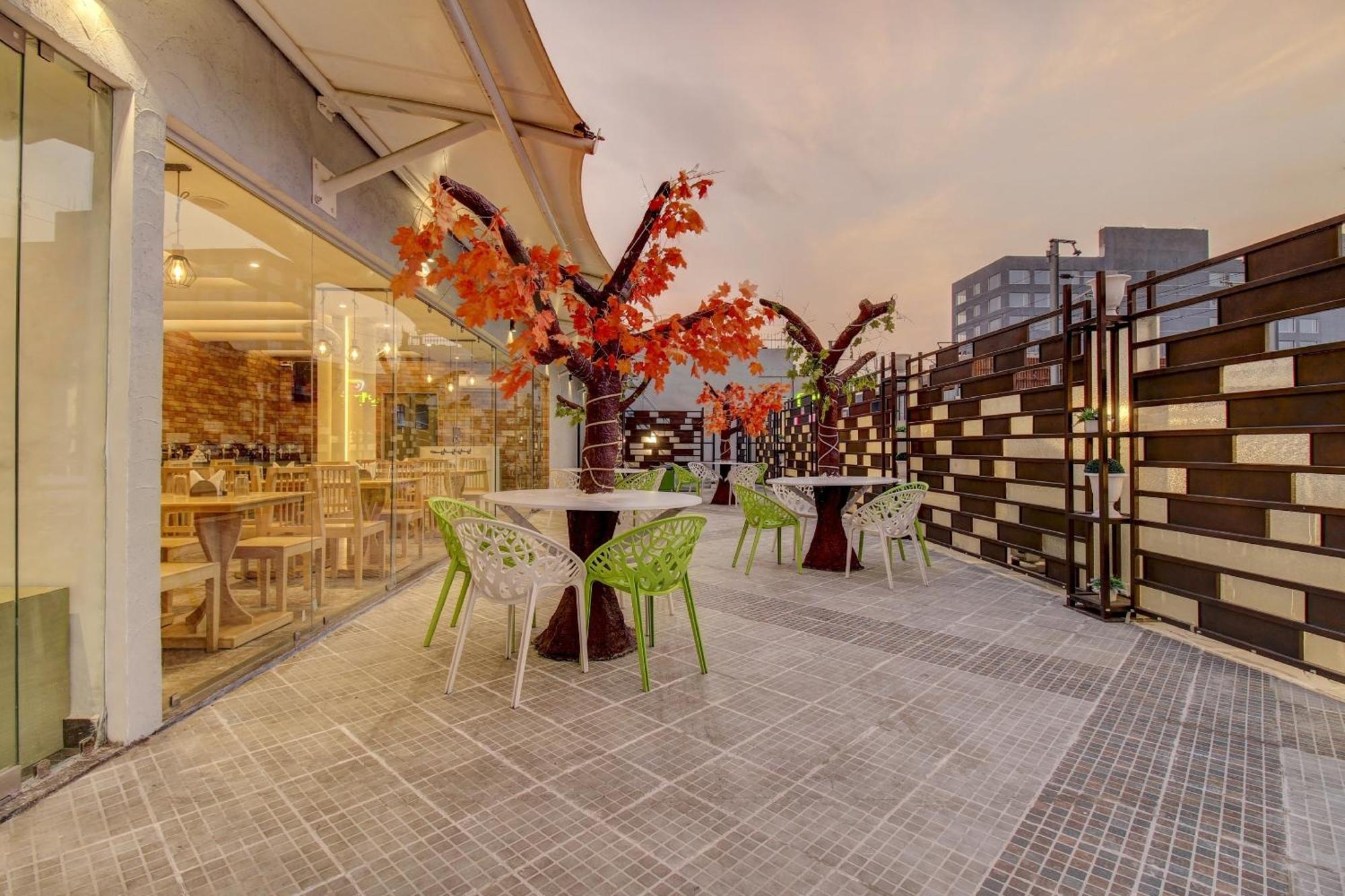 Hotel Townhouse Geetraj Near Shalimar Gateway Lucknow Esterno foto