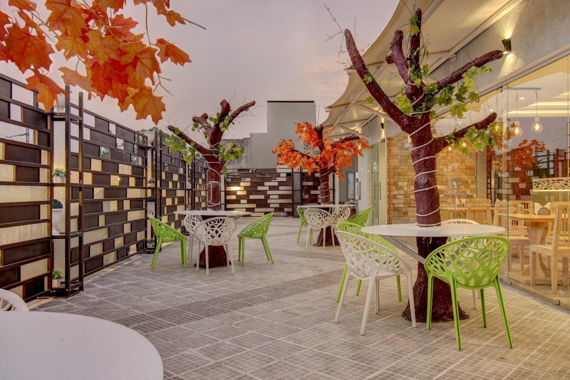 Hotel Townhouse Geetraj Near Shalimar Gateway Lucknow Esterno foto