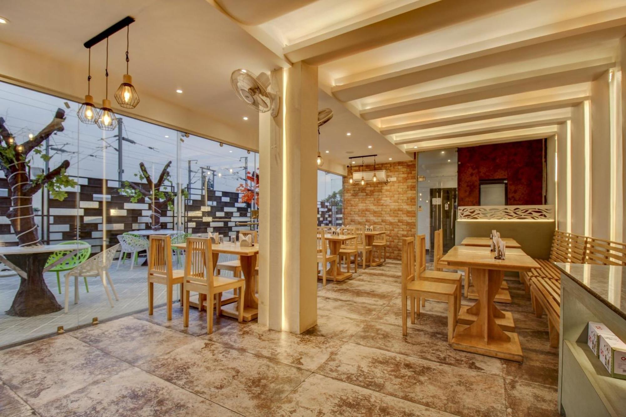Hotel Townhouse Geetraj Near Shalimar Gateway Lucknow Esterno foto